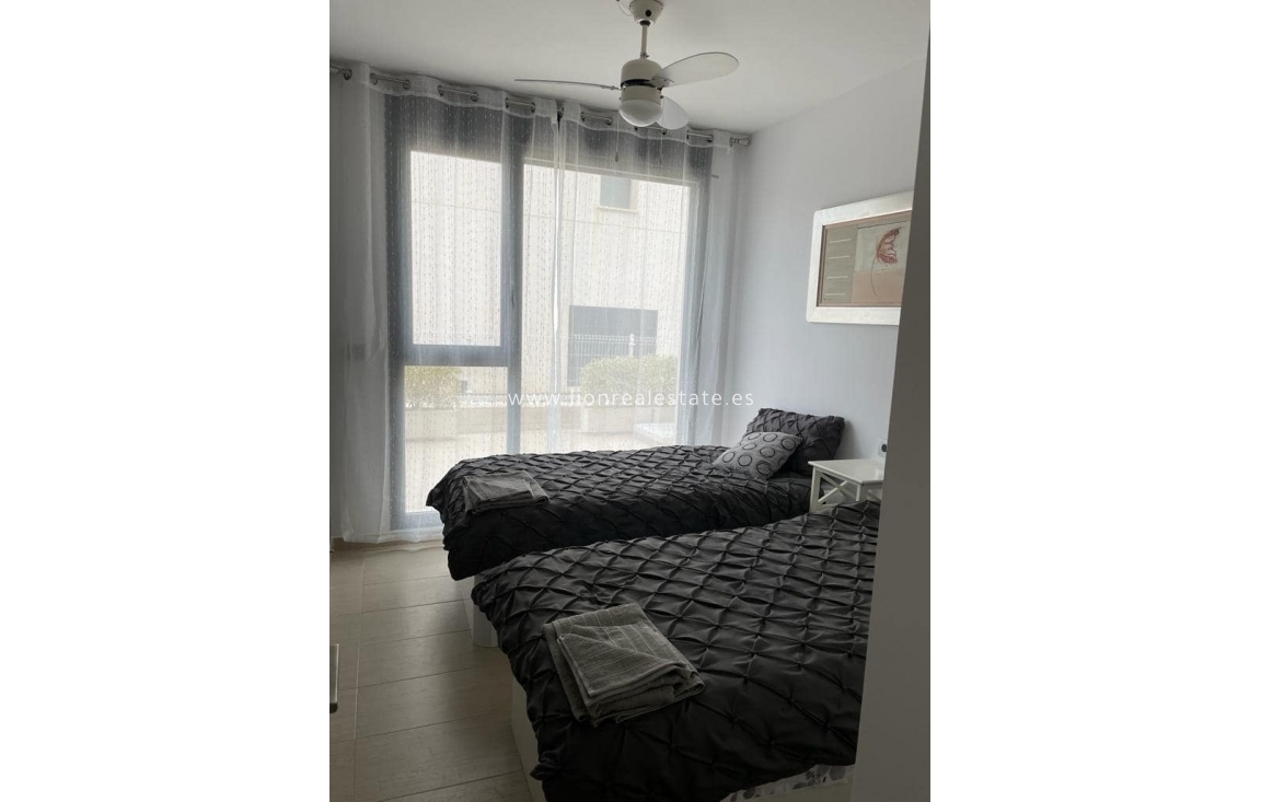 Alquiler a corto plazo - Apartamento / piso - Torrevieja - Punta Prima