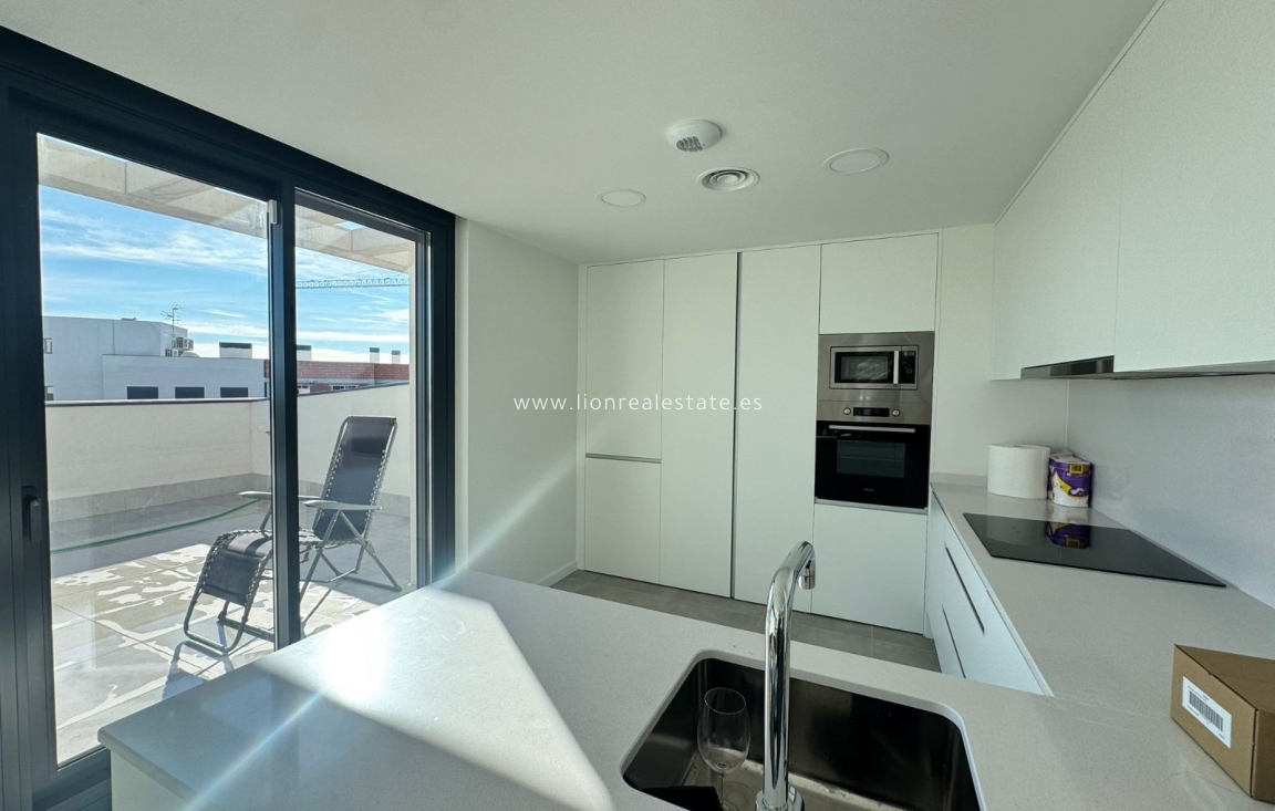 Alquiler a largo plazo - Apartamento / piso - Dehesa de Campoamor