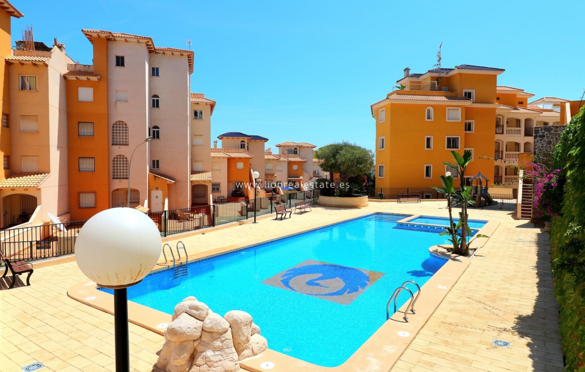 Alquiler a largo plazo - Apartamento / piso - Orihuela Costa - Campoamor