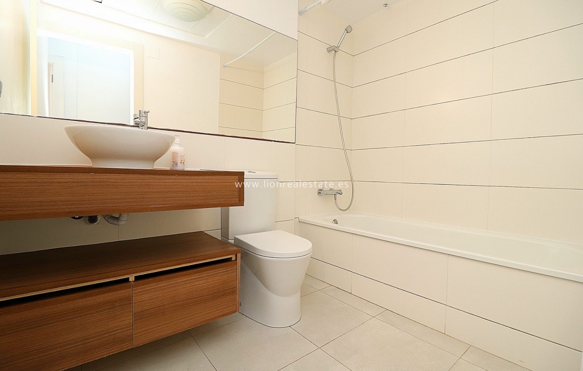 Alquiler a largo plazo - Apartamento / piso - Orihuela Costa - Campoamor