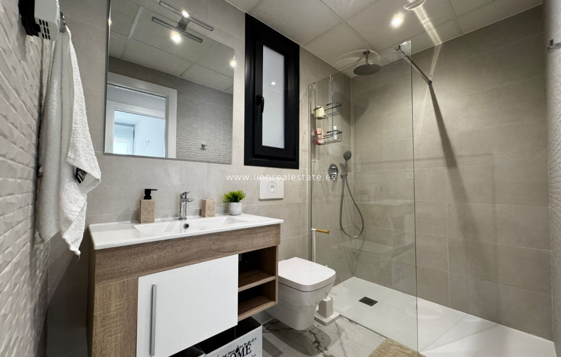 Alquiler a largo plazo - Apartamento / piso - Orihuela Costa - Paraje Los Almendros