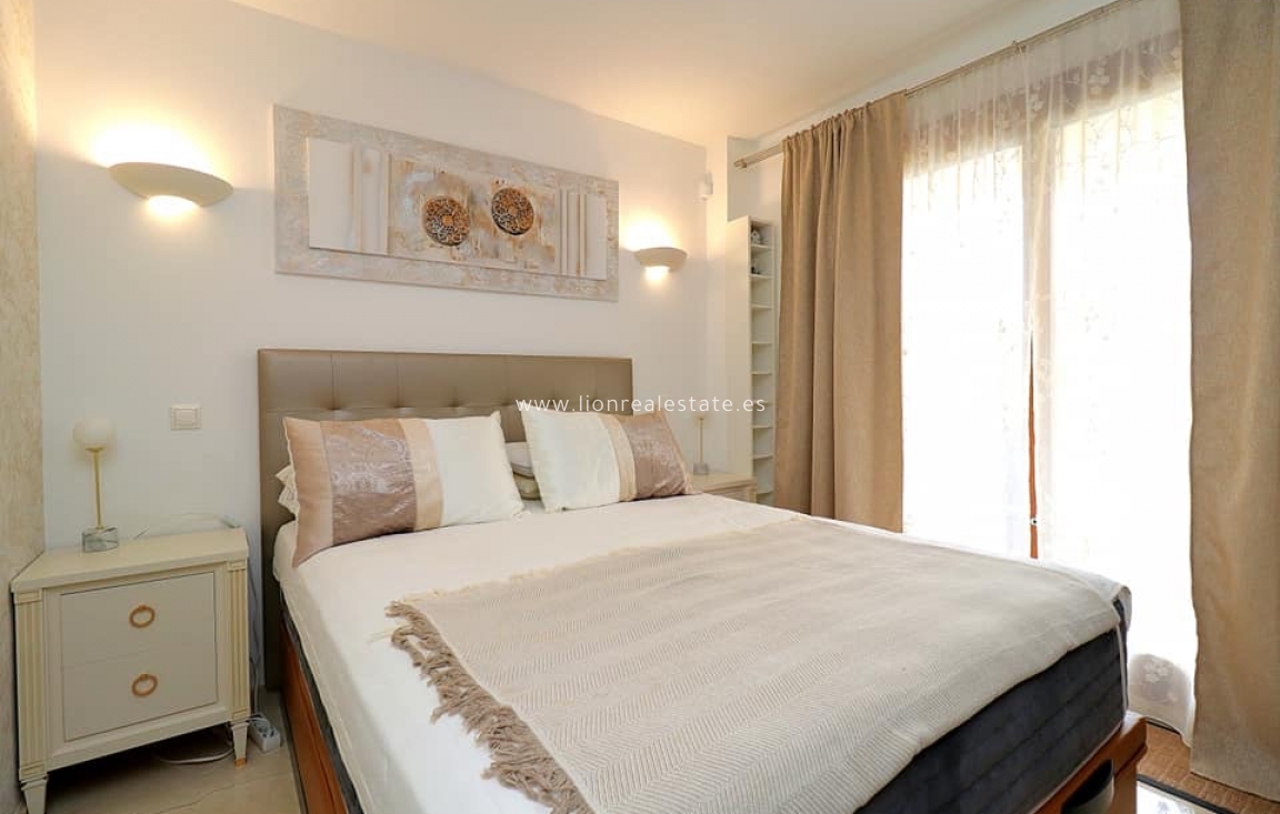 Alquiler a largo plazo - Apartamento / piso - Orihuela Costa - Punta Prima