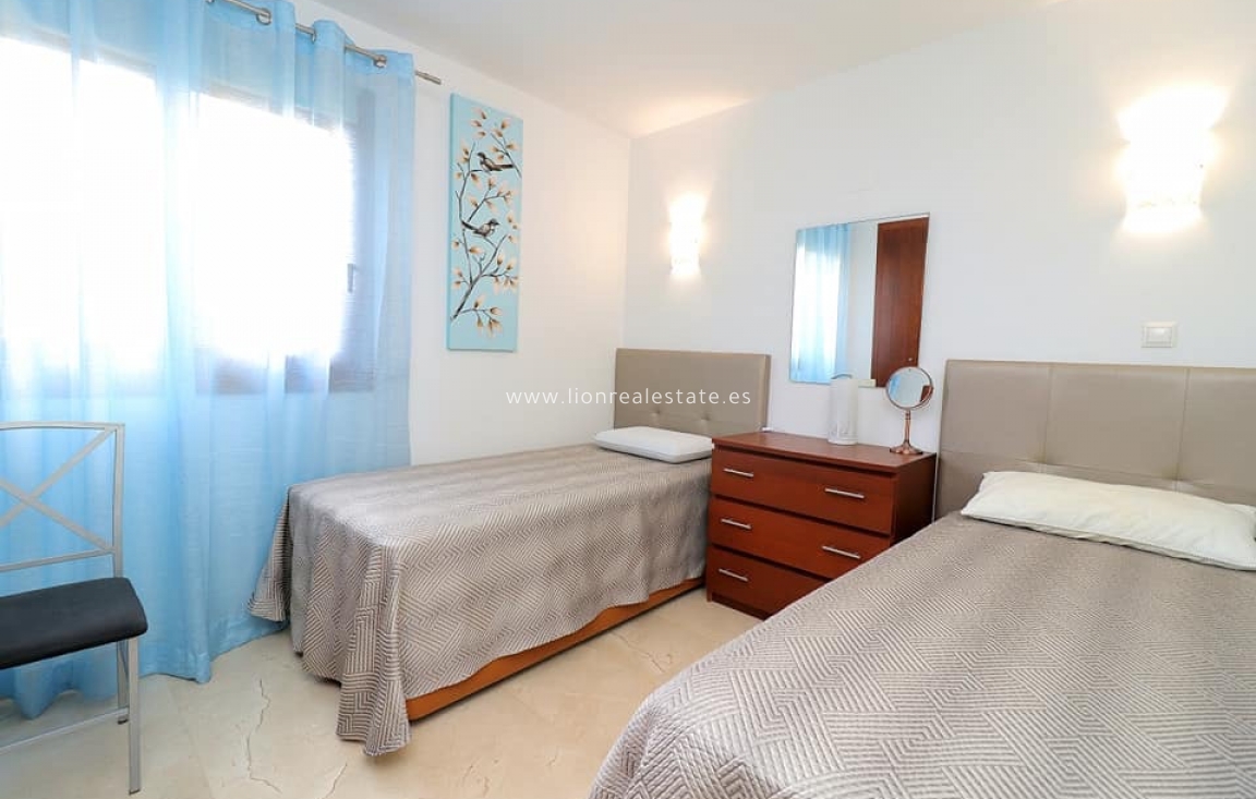 Alquiler a largo plazo - Apartamento / piso - Orihuela Costa - Punta Prima