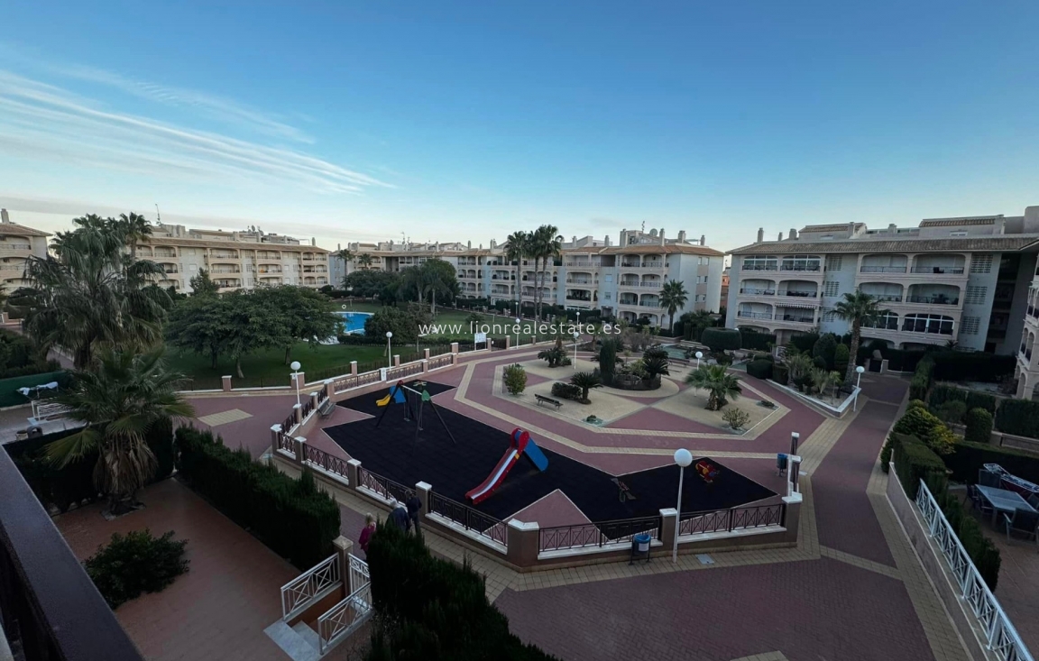 Alquiler a largo plazo - Apartamento / piso - Orihuela Costa - Villamartín