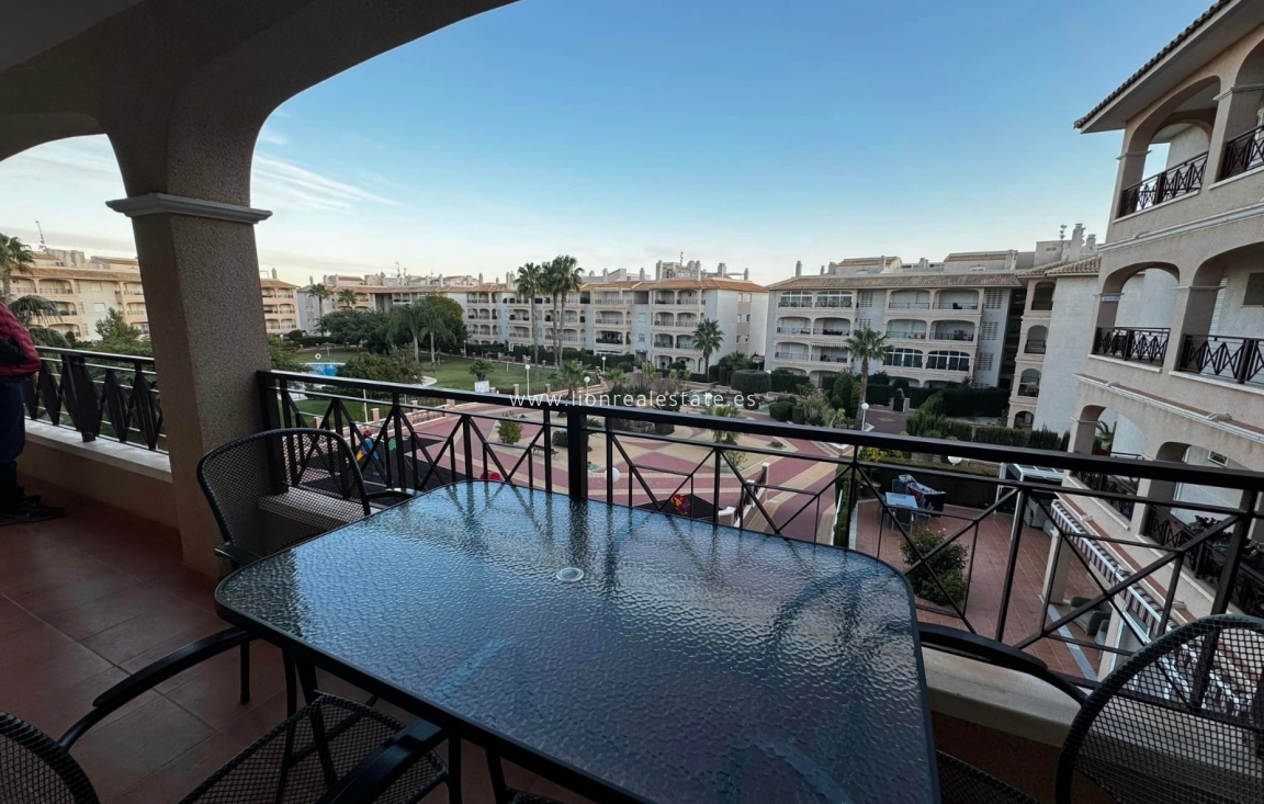 Alquiler a largo plazo - Apartamento / piso - Orihuela Costa - Villamartín