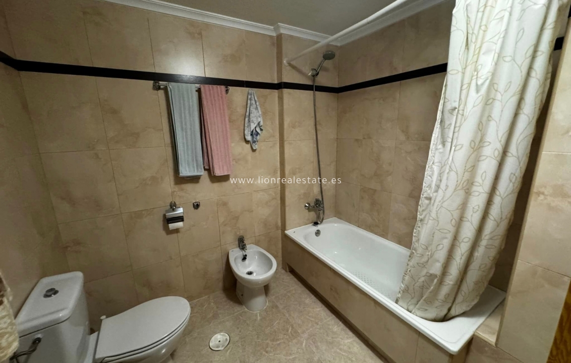 Alquiler a largo plazo - Apartamento / piso - Orihuela Costa - Villamartín