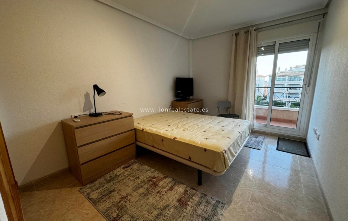 Alquiler a largo plazo - Apartamento / piso - Orihuela Costa - Villamartín