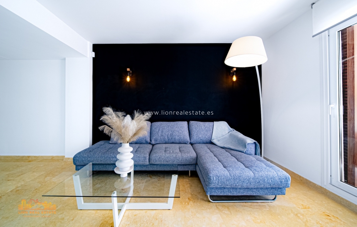 Alquiler a largo plazo - Apartamento / piso - Punta Prima