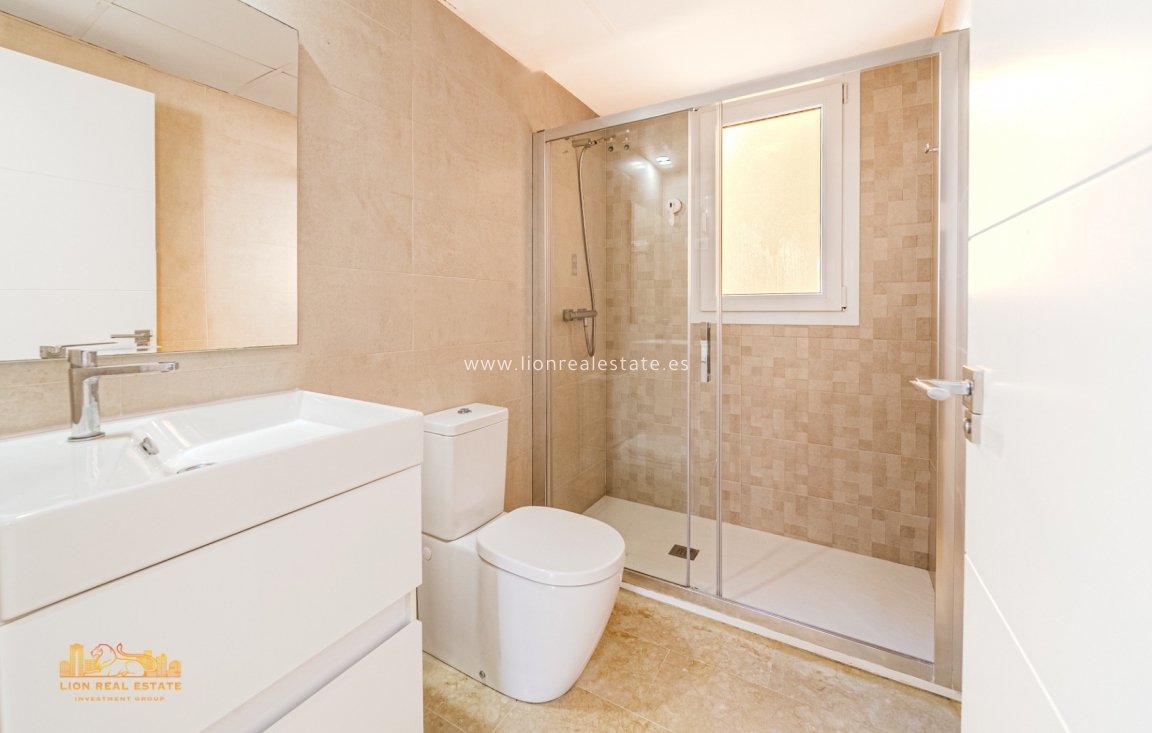 Alquiler a largo plazo - Apartamento / piso - Punta Prima