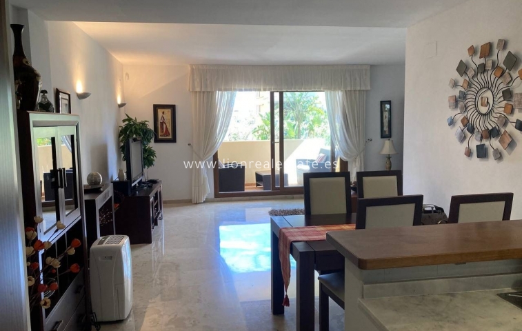 Alquiler a largo plazo - Apartamento / piso - Punta Prima