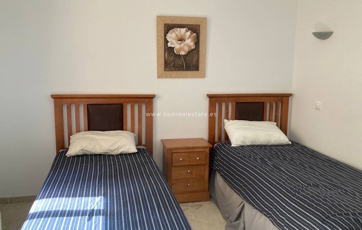 Alquiler a largo plazo - Apartamento / piso - Punta Prima