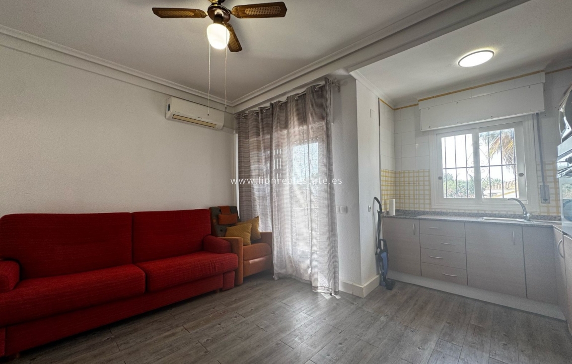 Alquiler a largo plazo - Apartamento / piso - Punta Prima