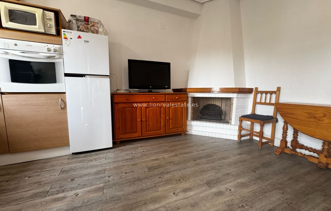 Alquiler a largo plazo - Apartamento / piso - Punta Prima