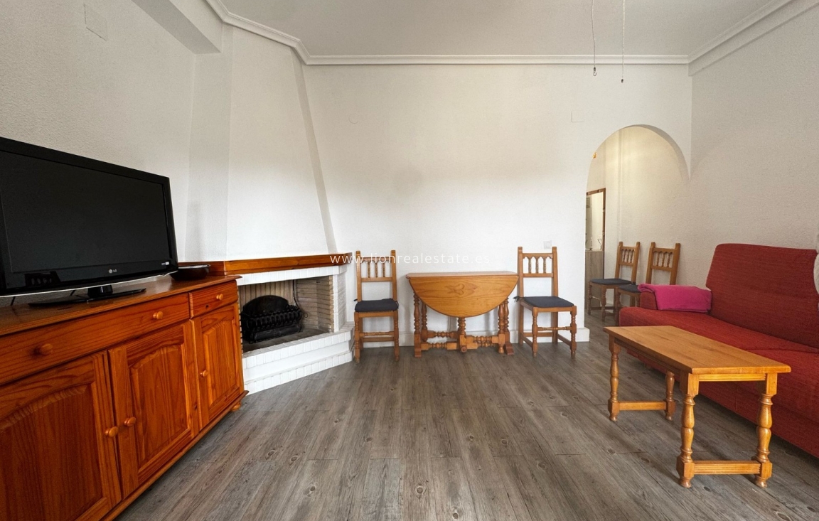 Alquiler a largo plazo - Apartamento / piso - Punta Prima