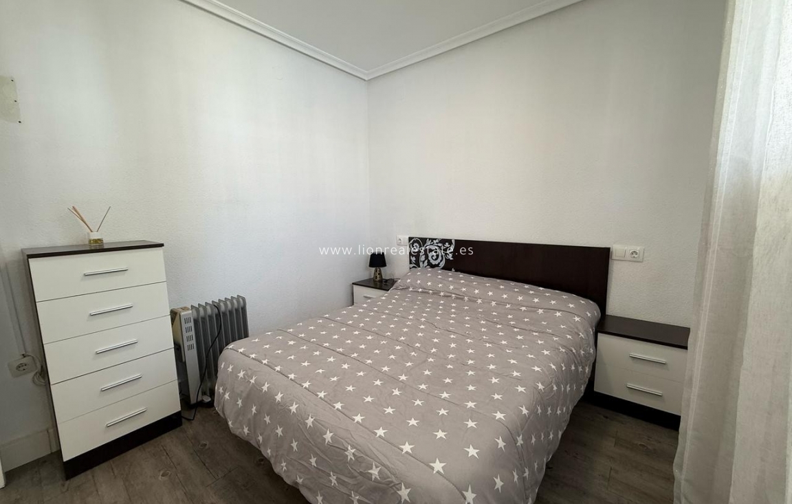 Alquiler a largo plazo - Apartamento / piso - Punta Prima