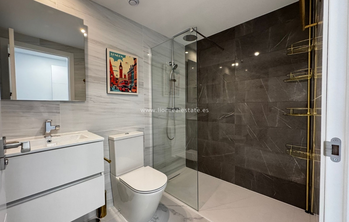 Alquiler a largo plazo - Apartamento / piso - Punta Prima