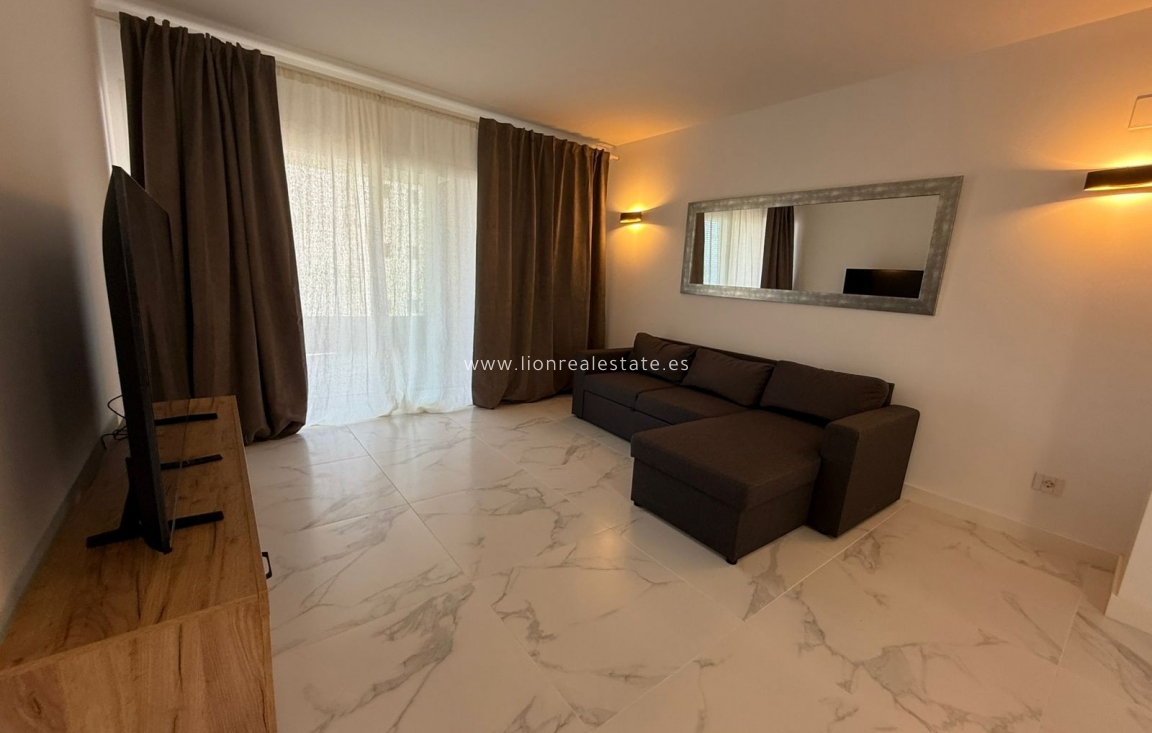 Alquiler a largo plazo - Apartamento / piso - Punta Prima