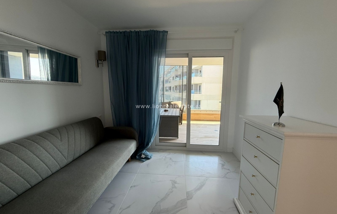 Alquiler a largo plazo - Apartamento / piso - Punta Prima