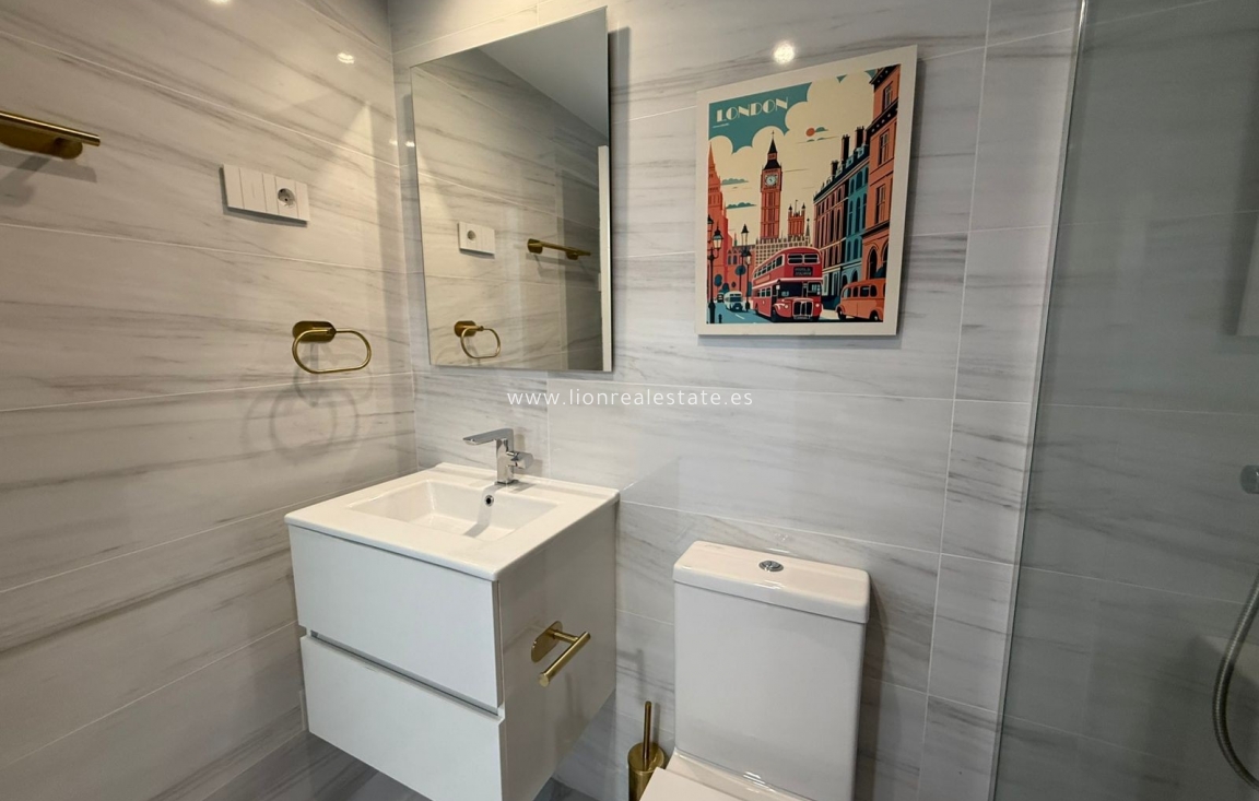 Alquiler a largo plazo - Apartamento / piso - Punta Prima