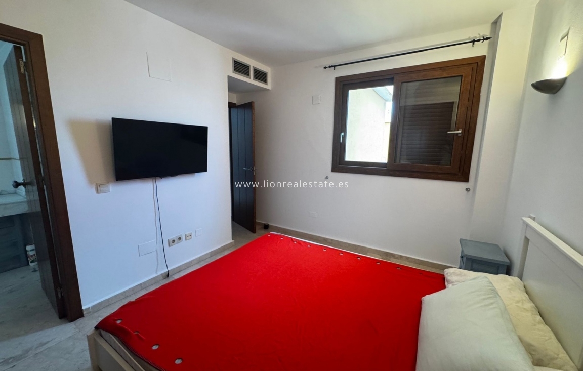 Alquiler a largo plazo - Apartamento / piso - Punta Prima