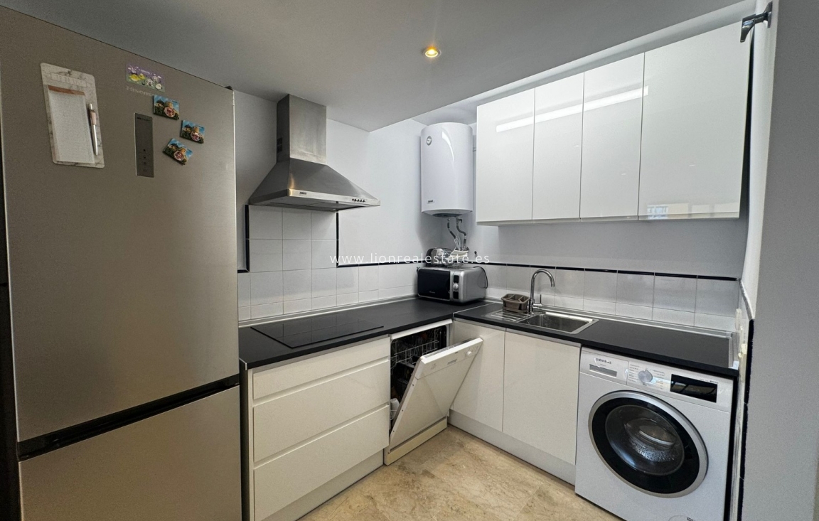 Alquiler a largo plazo - Apartamento / piso - Punta Prima