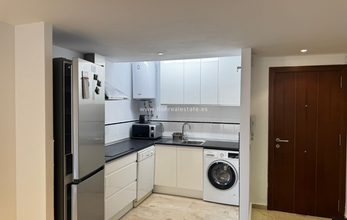 Alquiler a largo plazo - Apartamento / piso - Punta Prima