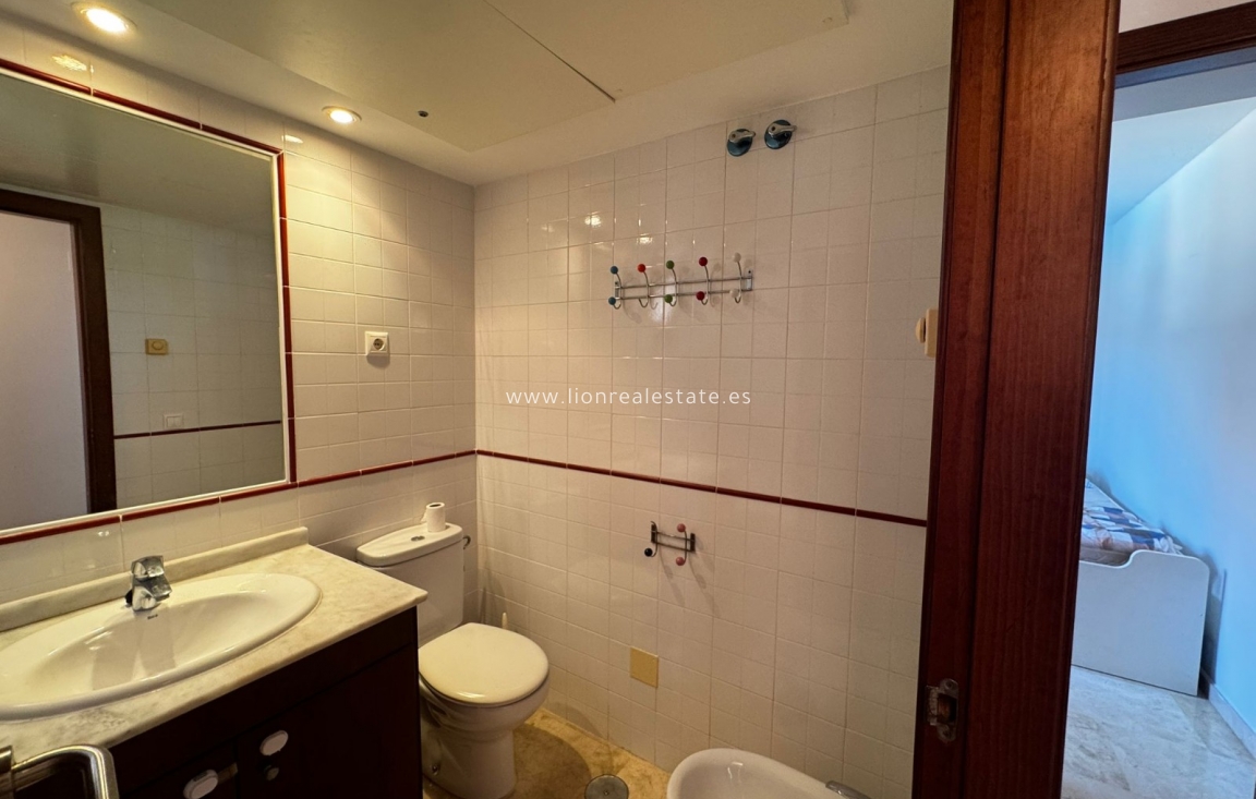 Alquiler a largo plazo - Apartamento / piso - Punta Prima