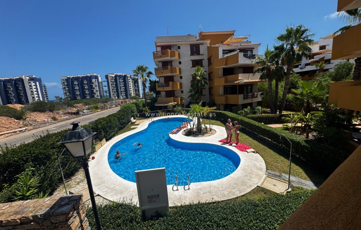 Alquiler a largo plazo - Apartamento / piso - Punta Prima