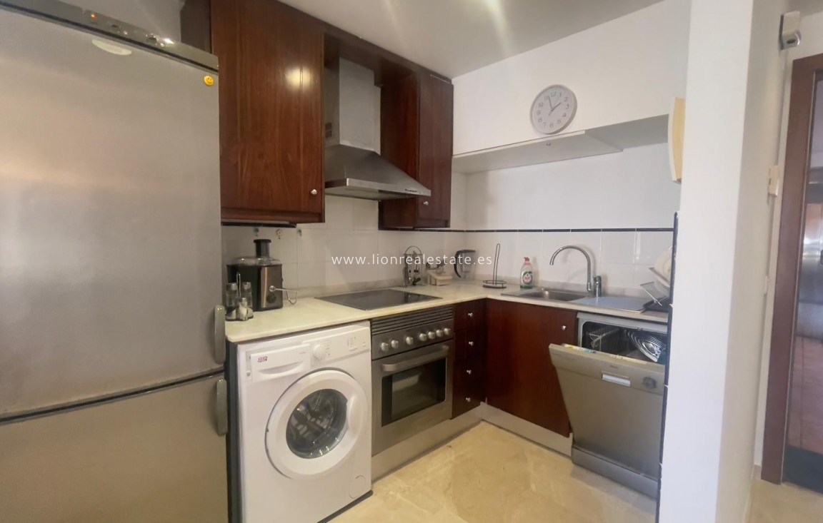 Alquiler a largo plazo - Apartamento / piso - Punta Prima