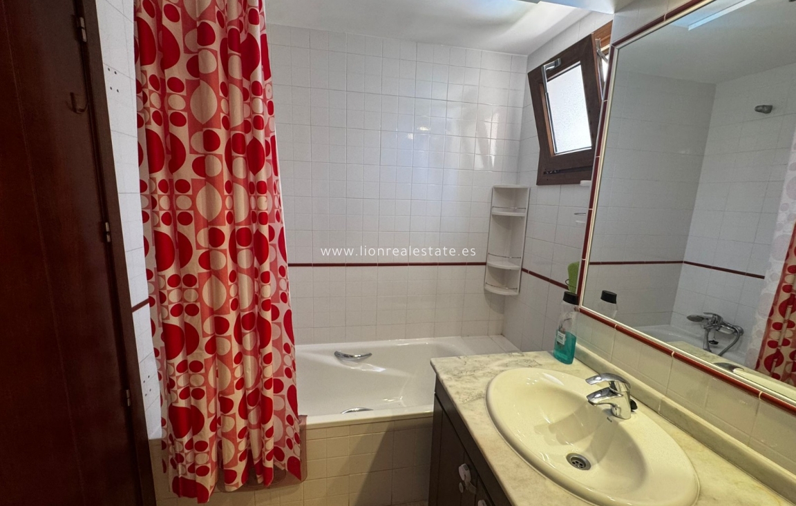 Alquiler a largo plazo - Apartamento / piso - Punta Prima