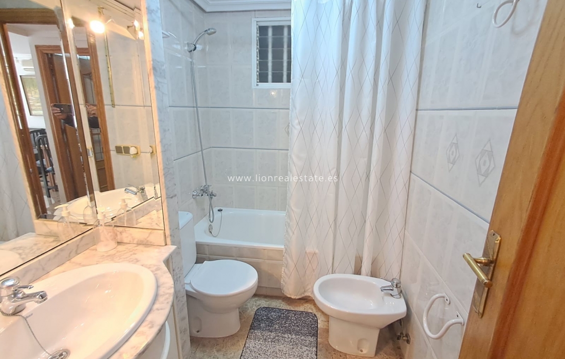 Alquiler a largo plazo - Apartamento / piso - Punta Prima