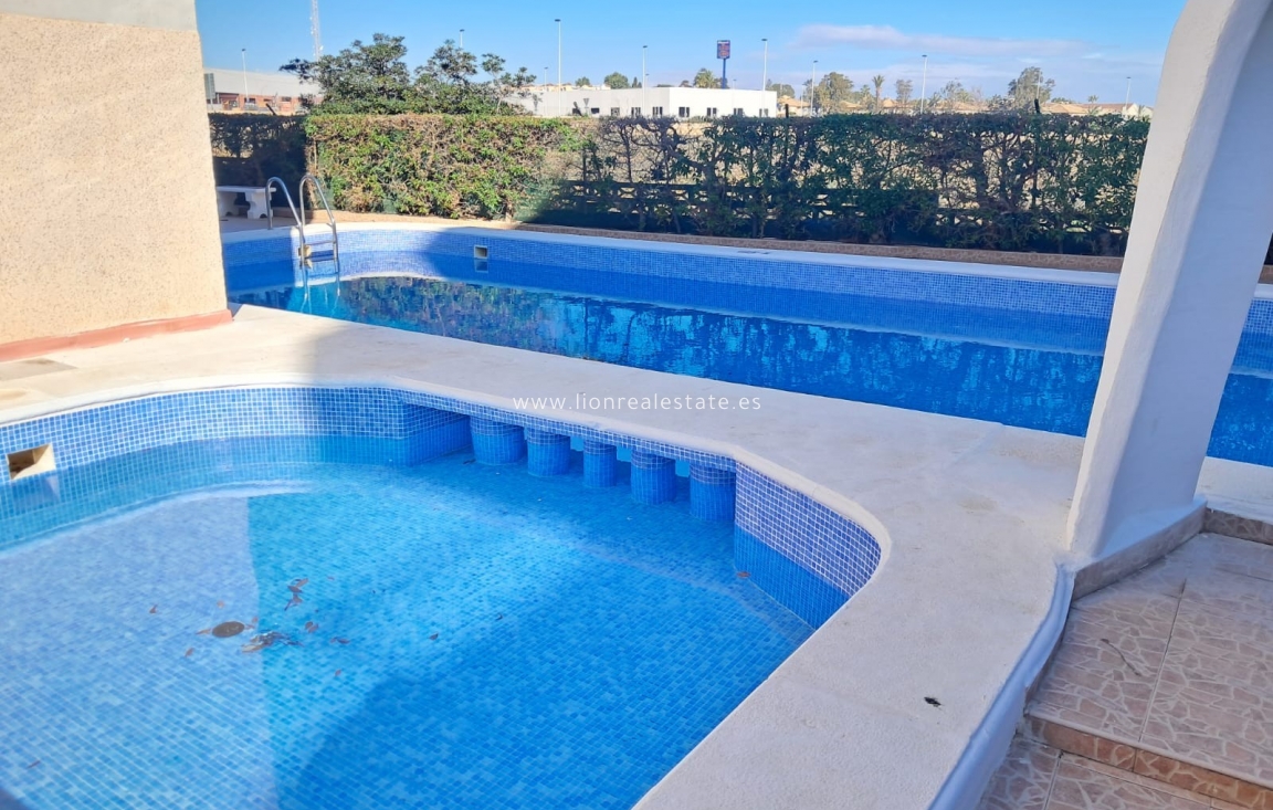 Alquiler a largo plazo - Apartamento / piso - Punta Prima