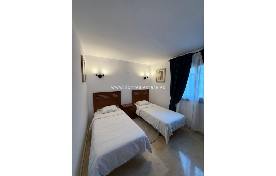 Alquiler a largo plazo - Apartamento / piso - Punta Prima