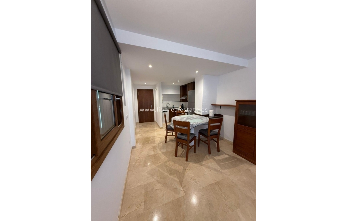 Alquiler a largo plazo - Apartamento / piso - Punta Prima