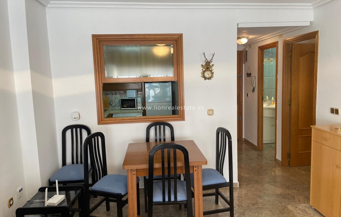 Alquiler a largo plazo - Apartamento / piso - Punta Prima