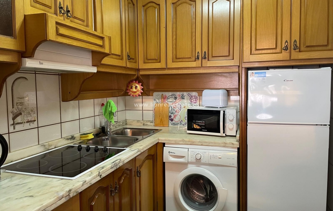 Alquiler a largo plazo - Apartamento / piso - Punta Prima