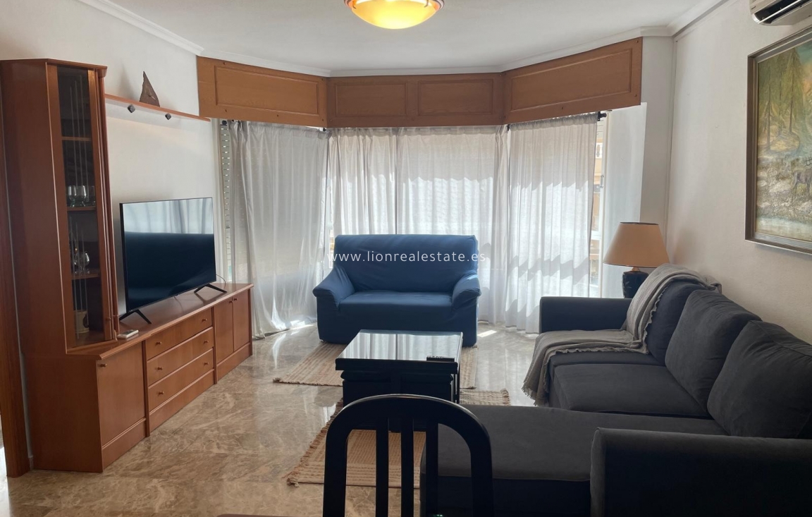 Alquiler a largo plazo - Apartamento / piso - Punta Prima