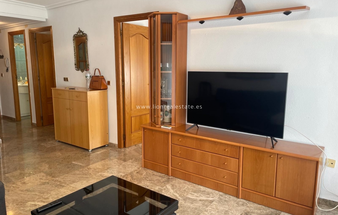 Alquiler a largo plazo - Apartamento / piso - Punta Prima