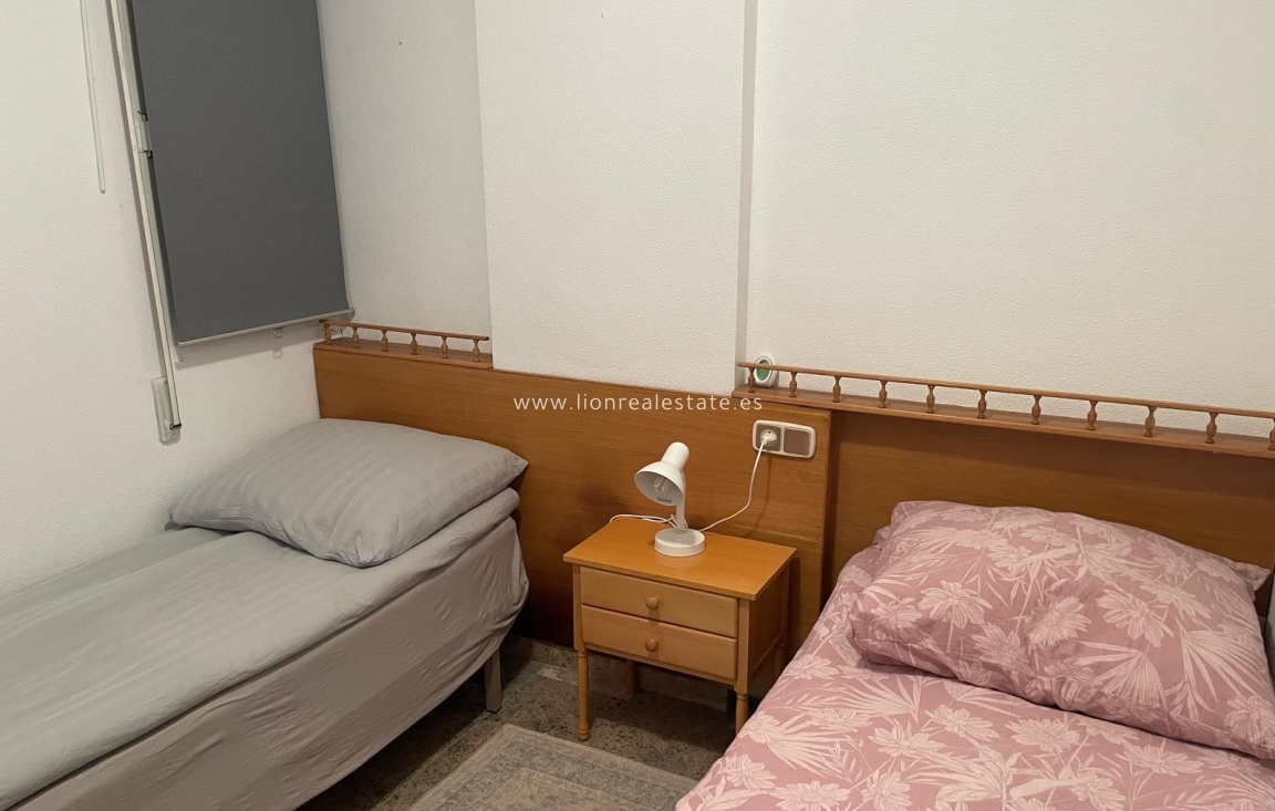 Alquiler a largo plazo - Apartamento / piso - Punta Prima
