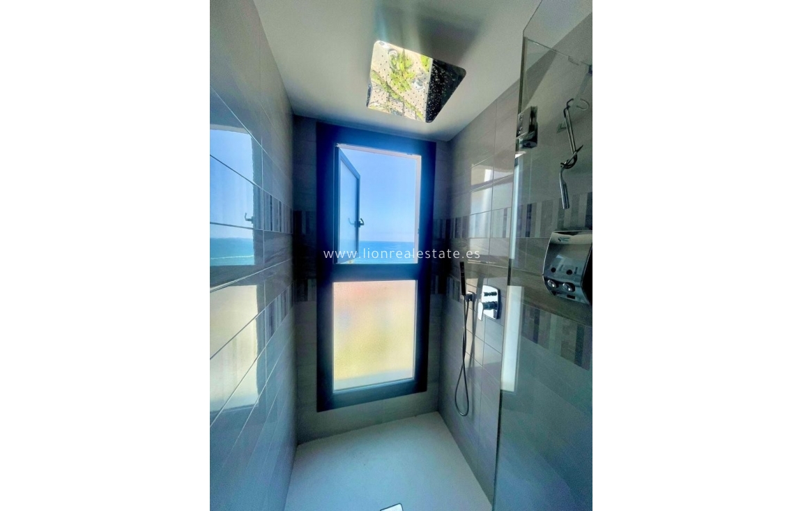 Alquiler a largo plazo - Apartamento / piso - Punta Prima