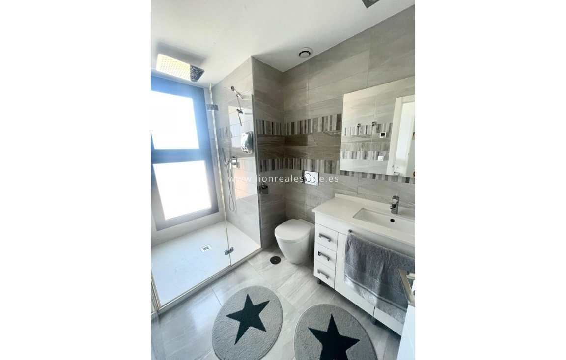 Alquiler a largo plazo - Apartamento / piso - Punta Prima