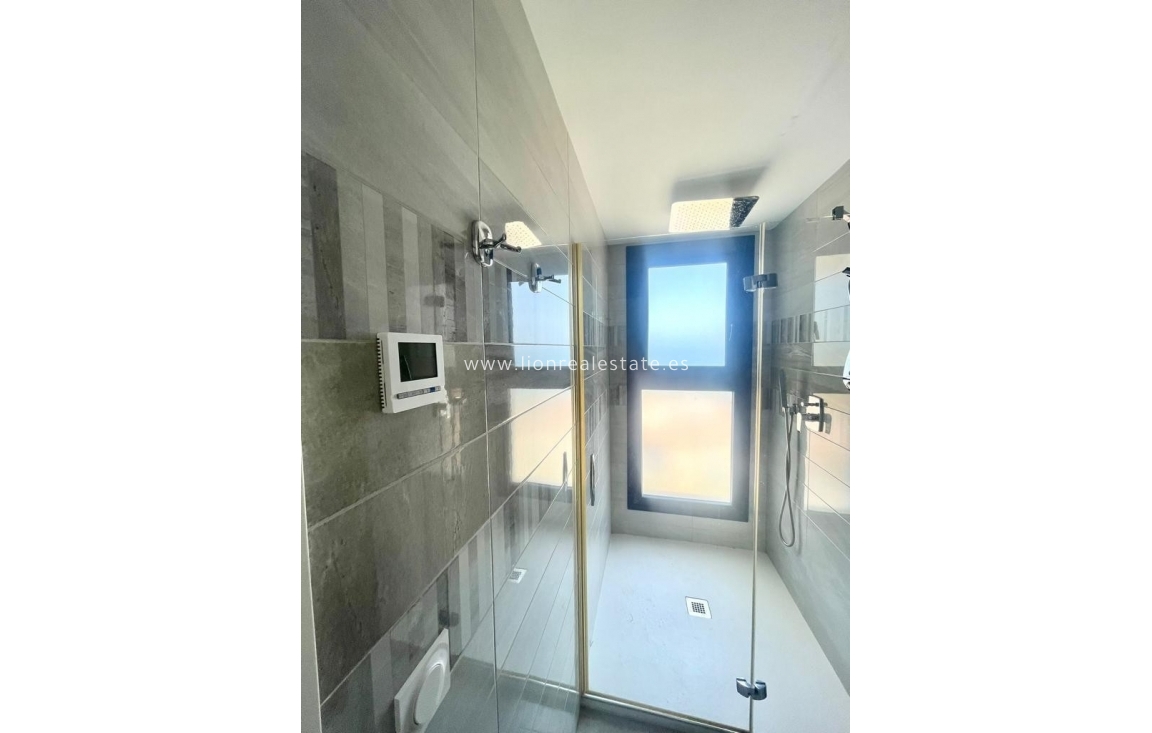 Alquiler a largo plazo - Apartamento / piso - Punta Prima