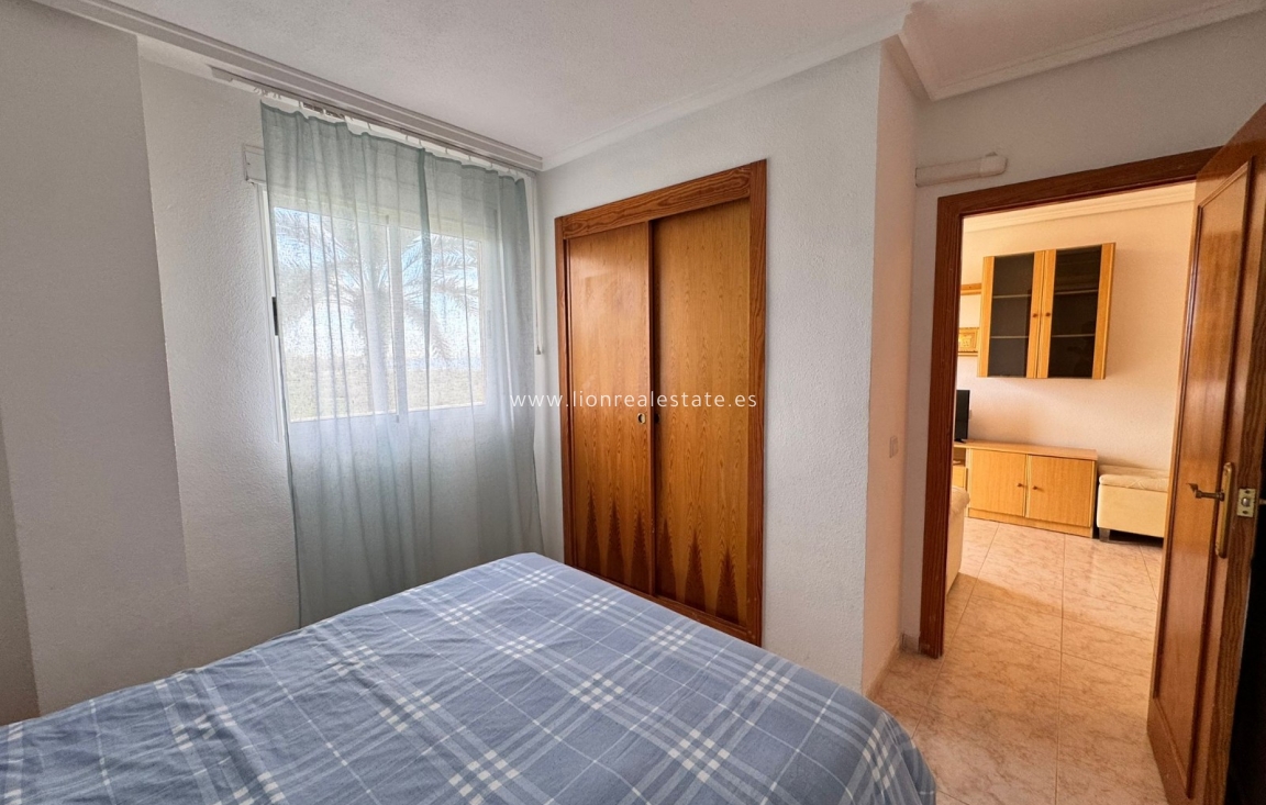 Alquiler a largo plazo - Apartamento / piso - Punta Prima