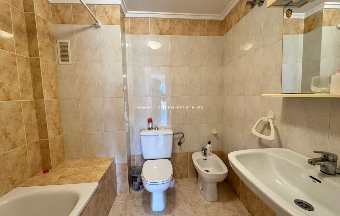 Alquiler a largo plazo - Apartamento / piso - Punta Prima