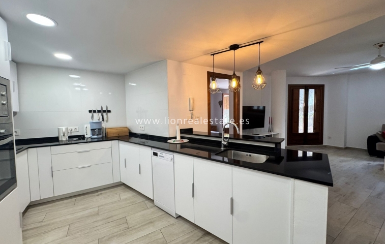 Alquiler a largo plazo - Apartamento / piso - Punta Prima