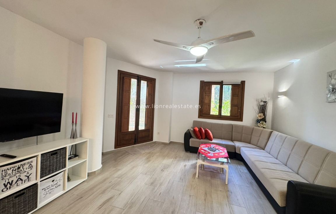 Alquiler a largo plazo - Apartamento / piso - Punta Prima