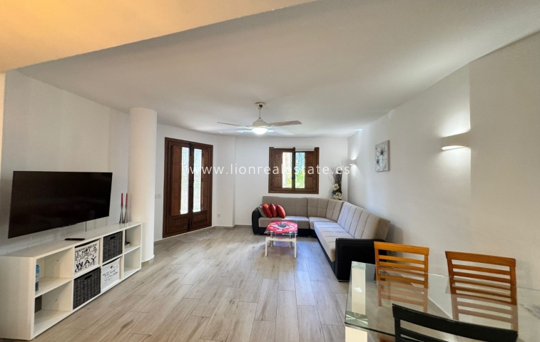 Alquiler a largo plazo - Apartamento / piso - Punta Prima