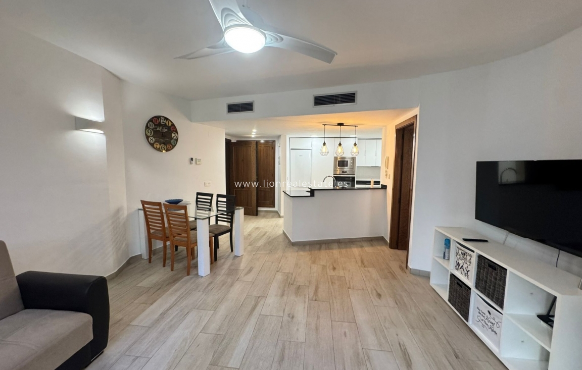 Alquiler a largo plazo - Apartamento / piso - Punta Prima