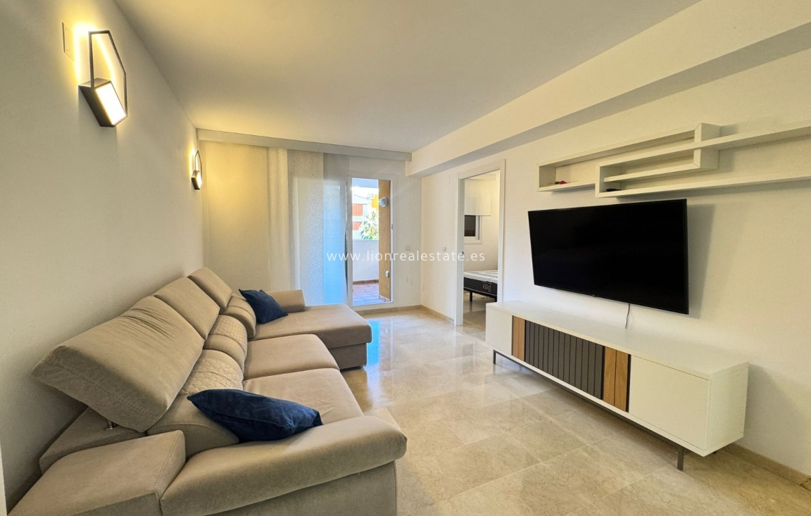 Alquiler a largo plazo - Apartamento / piso - Punta Prima