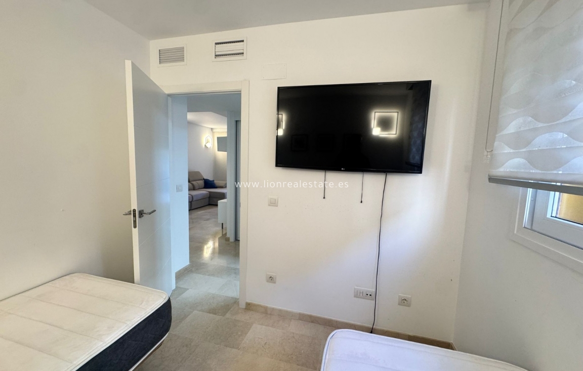 Alquiler a largo plazo - Apartamento / piso - Punta Prima